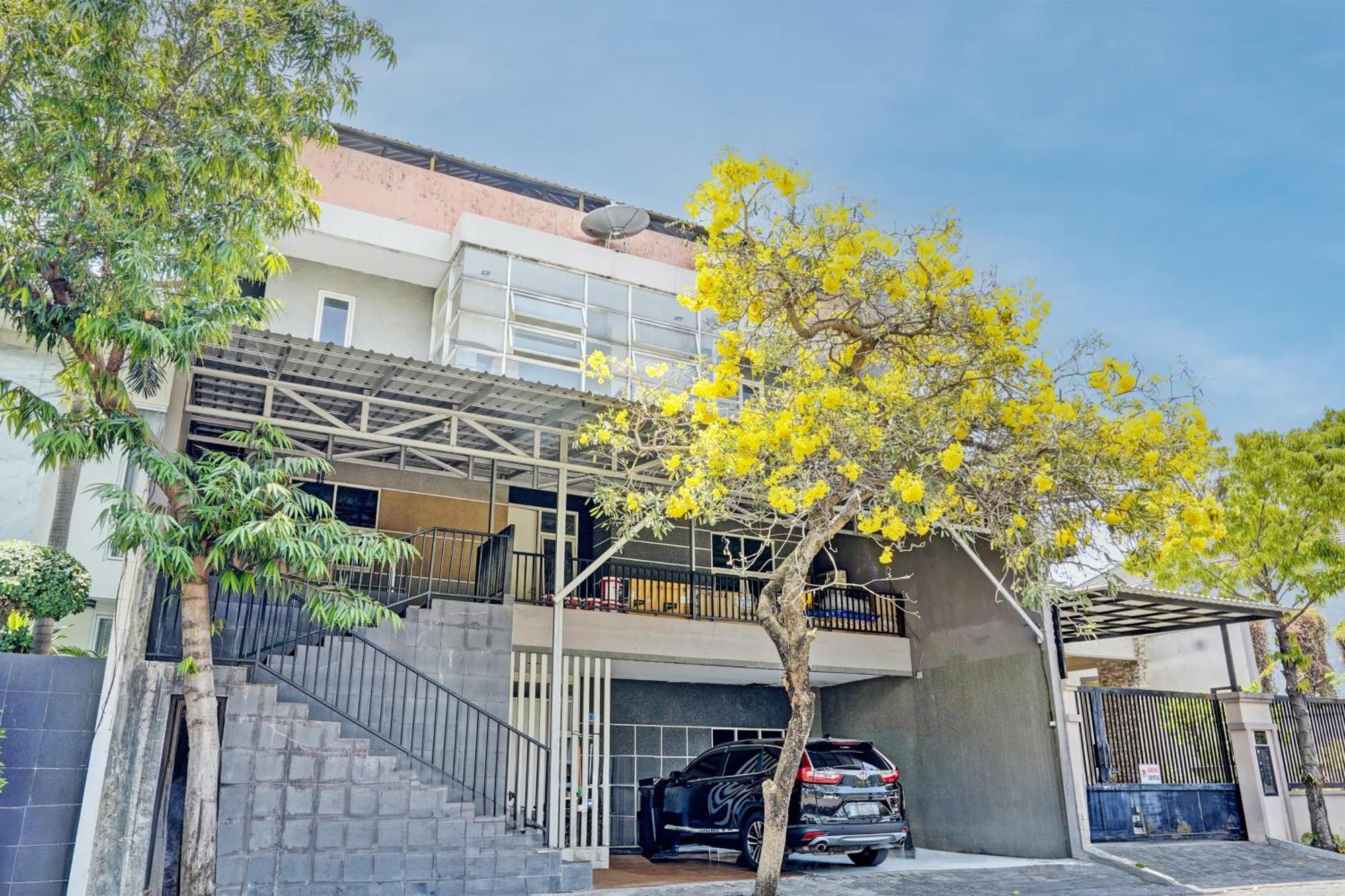 Oyo 93112 Garden Homestay 3 Merlion Surabaya Ngoại thất bức ảnh