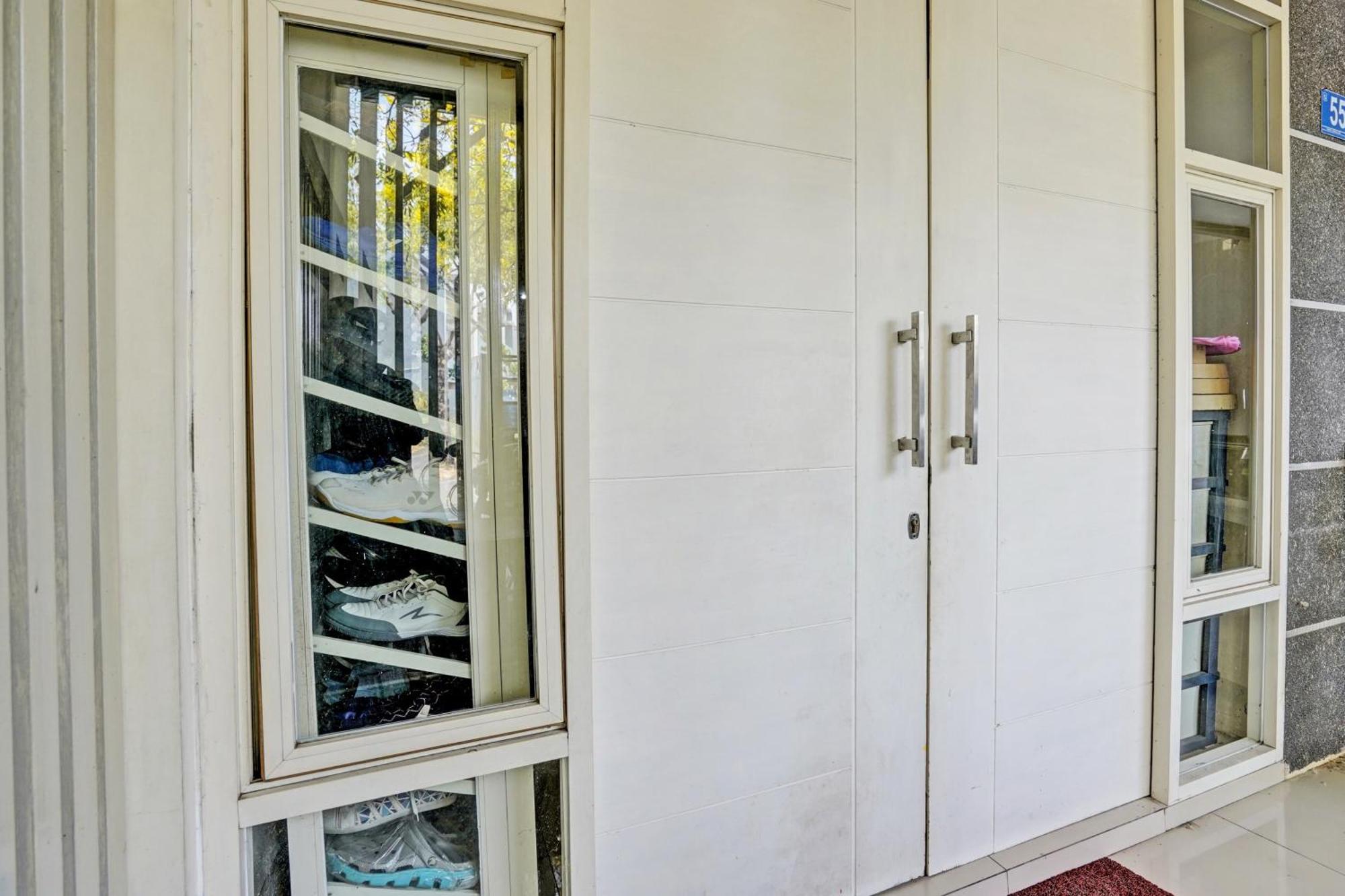 Oyo 93112 Garden Homestay 3 Merlion Surabaya Ngoại thất bức ảnh