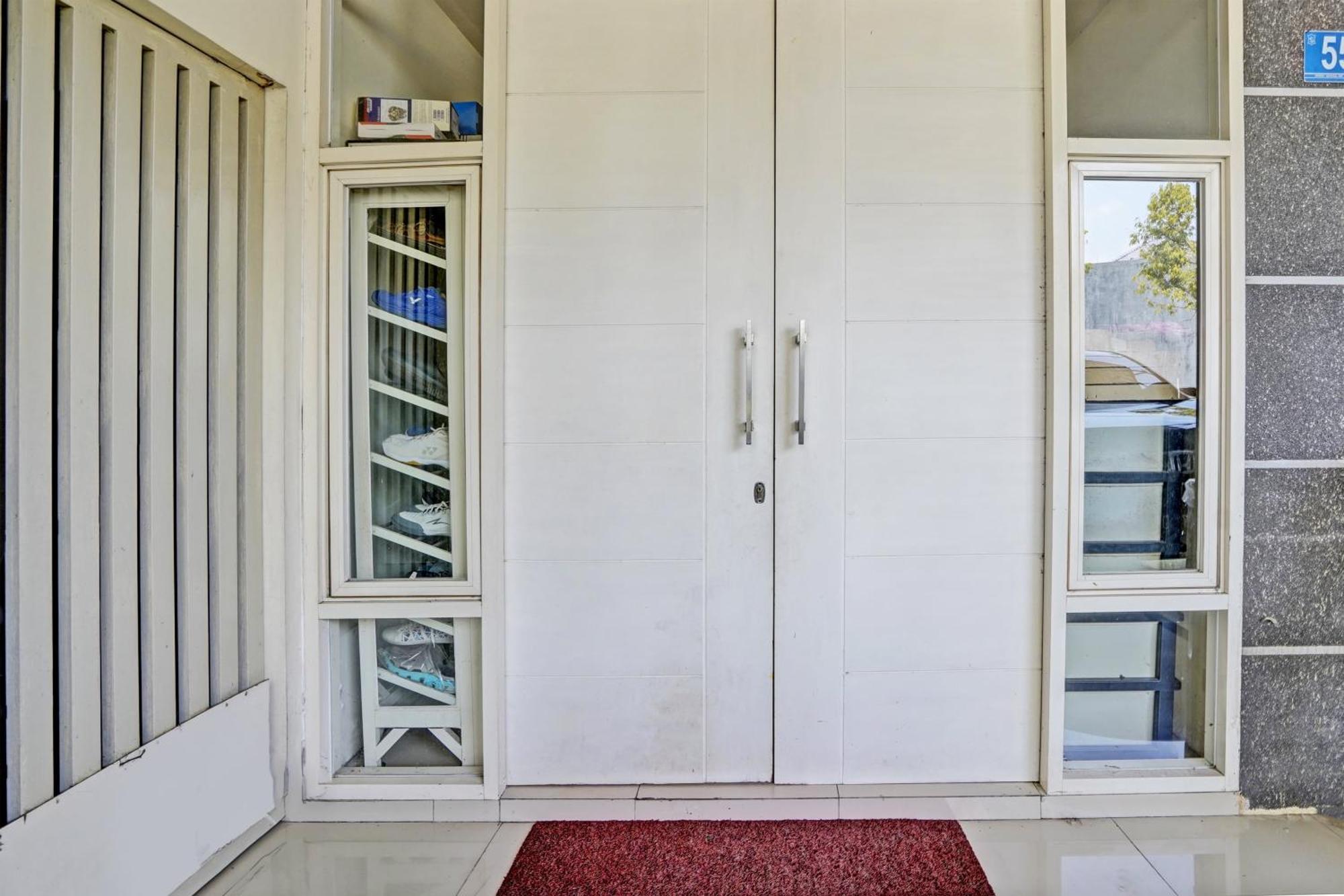 Oyo 93112 Garden Homestay 3 Merlion Surabaya Ngoại thất bức ảnh