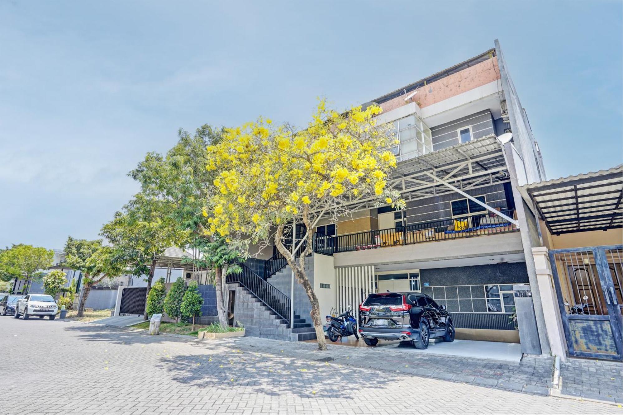 Oyo 93112 Garden Homestay 3 Merlion Surabaya Ngoại thất bức ảnh